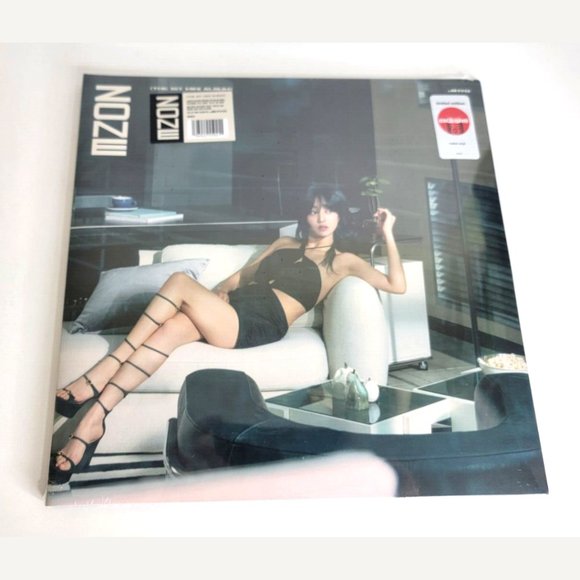 JIHYO TWICE ZONE EXCLUSIVE - MELON COLOR - VINYL LP W/ POSTER AND SLIPMAT - New - Picture 2 of 3